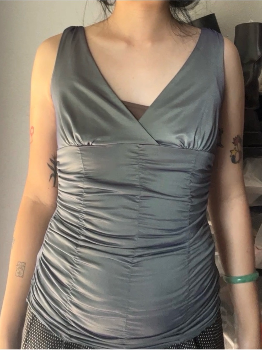 Sleek Ruched V-Neck Women's Tank Top - Gray